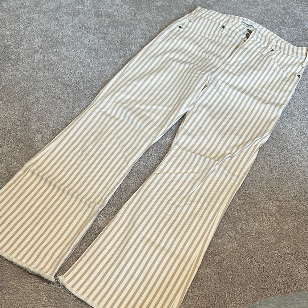 Abercrombie & Fitch High Rise Ankle Flare Jeans (Short)